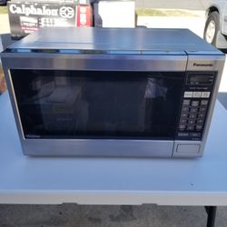 Panasonic 1200 Watts Microwave 