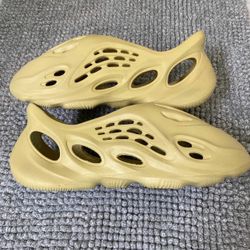 Yeezy Foam Runners SULFUR (Size 7 Mens)