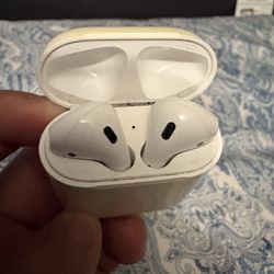 Apple AirPod 2nd Gen)