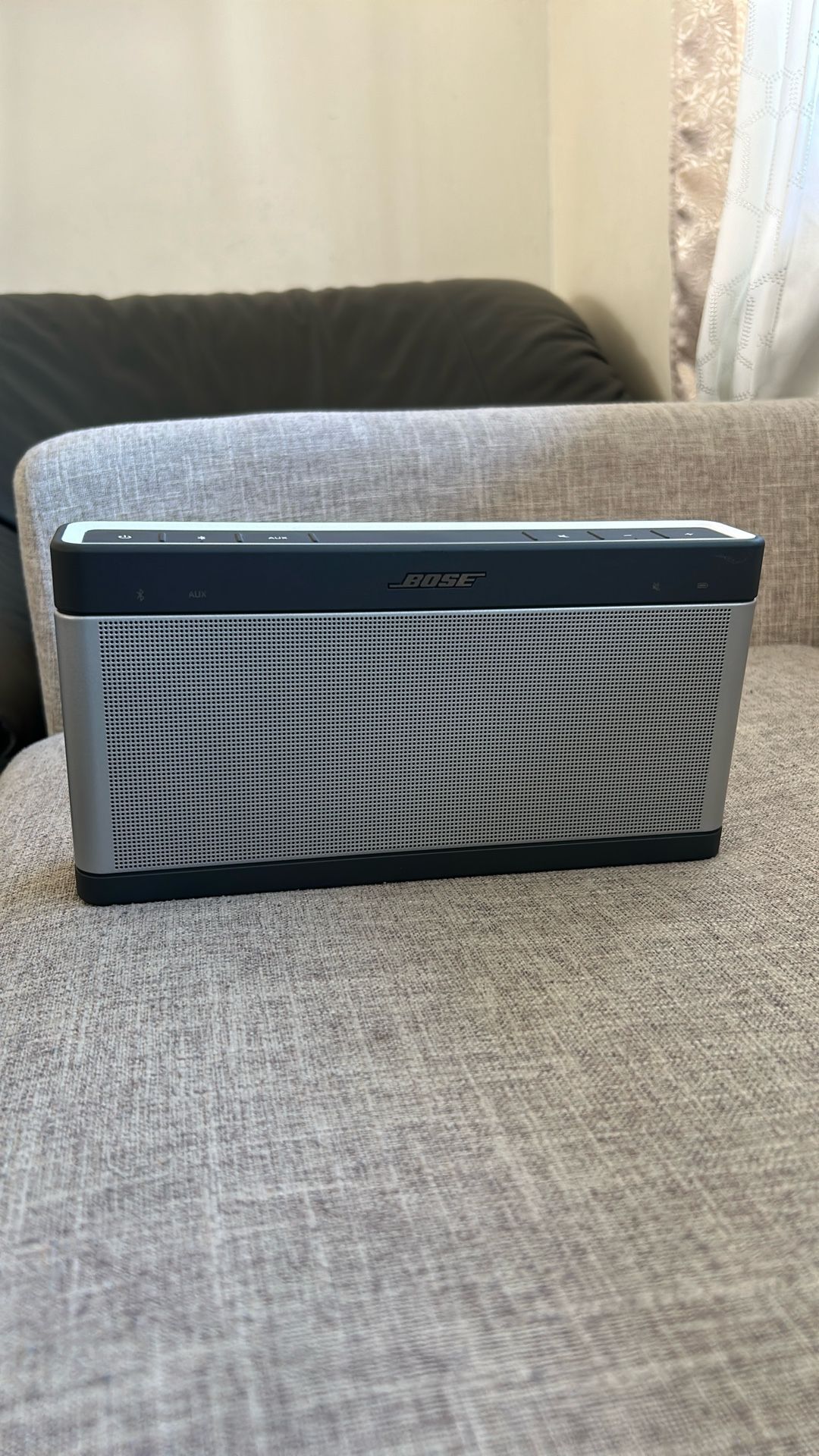 Bose soundLink Bluetooth speaker III :(version 3) Like New