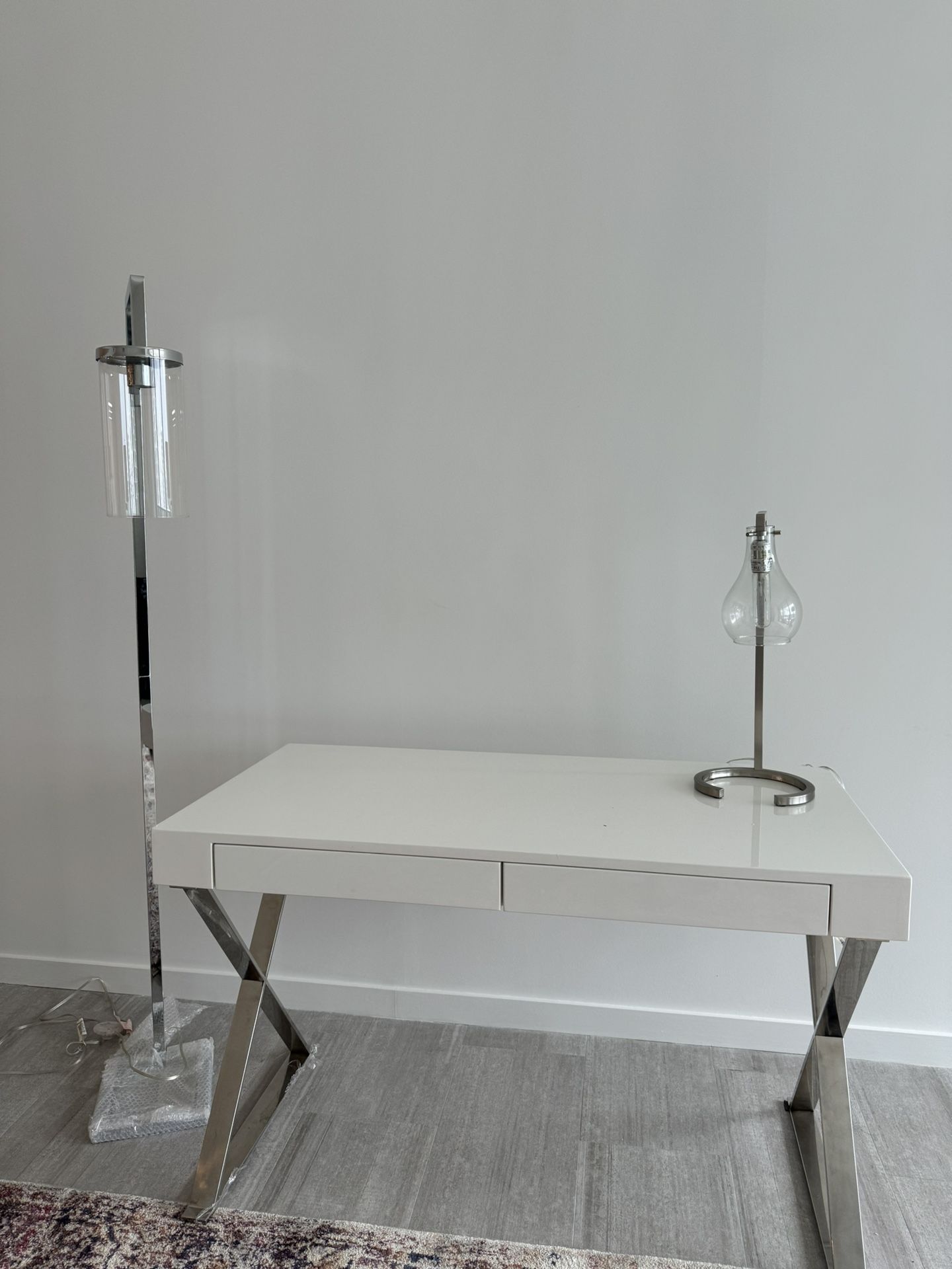 White Desk, Floor lamp, Desk lamp