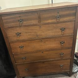 Antique Dresser  6 Draws 