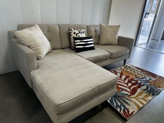 LIGHT GREY SECTIONAL COUCH W/ FREE DELIVERY