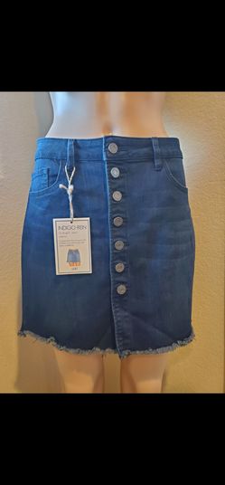 NEW INDIGO Rein Denim Skirt S Button Frayed Hem Blue dark wash jean 29 Small
Size Small or Junior 7
Brand new with tags
Dark wash denim jean
Frayed h