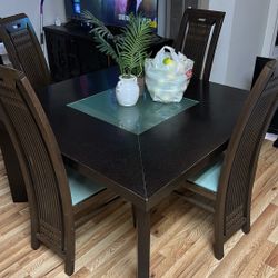 Table With 4 Chairs