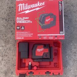 Milwaukee Green 100 ft. Cross Line & Plumb Points Rechargeable Laser Level Kit w/ REDLITHIUM Lithium-Ion Battery & Charger $259