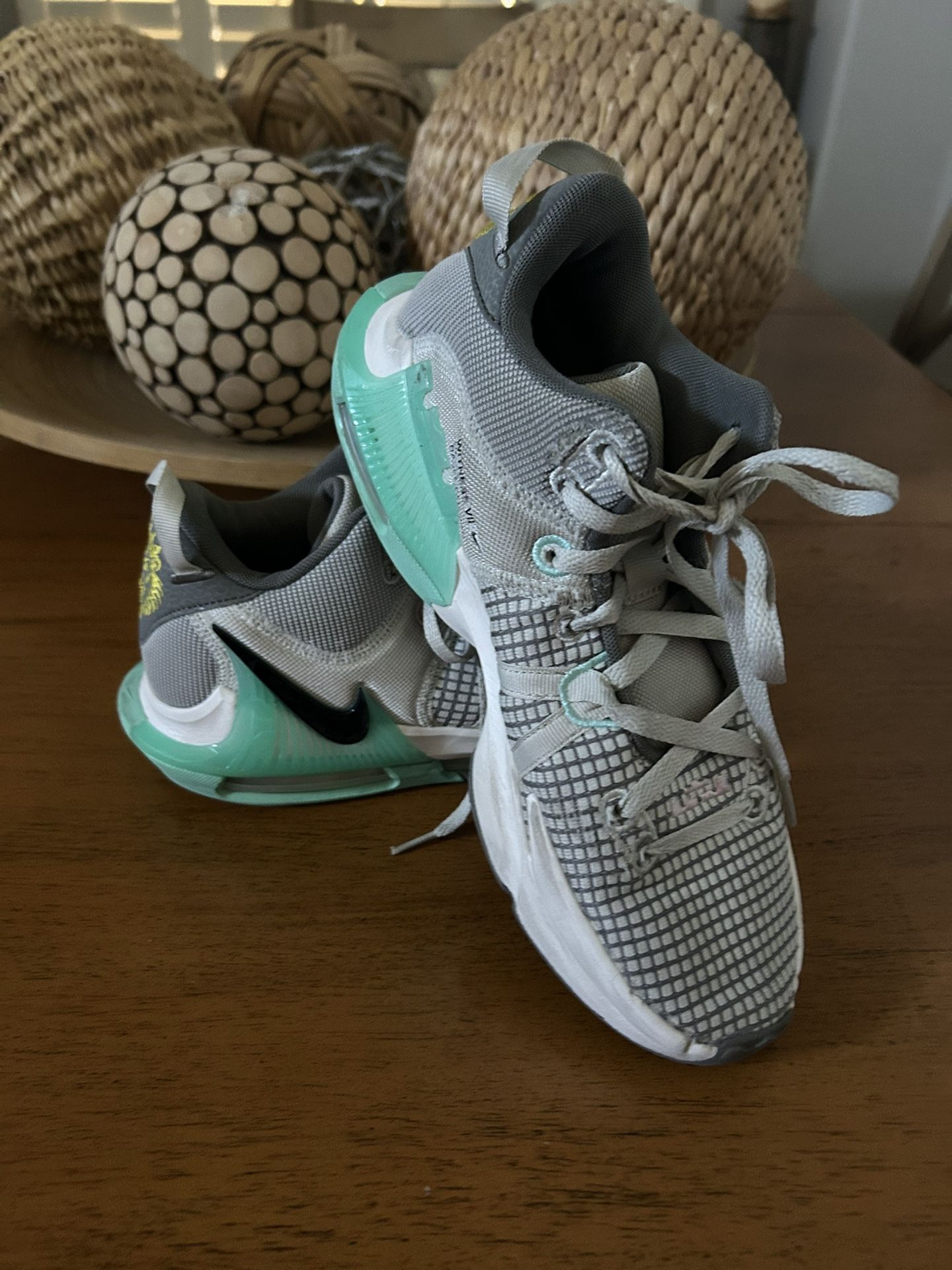 Nike Lebron Witness 7 Shoes