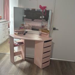 punk vanity w chair 