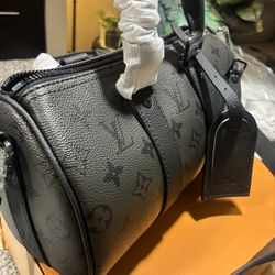 Luis Vuitton With Certificate Preowned 