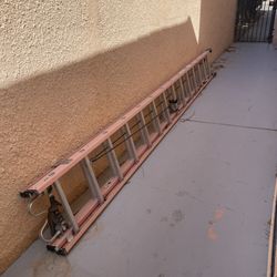 28’ Fiberglass Ladder