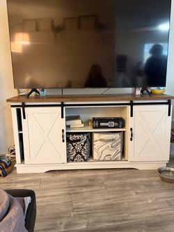 Farmhouse Barn Door TV Stand