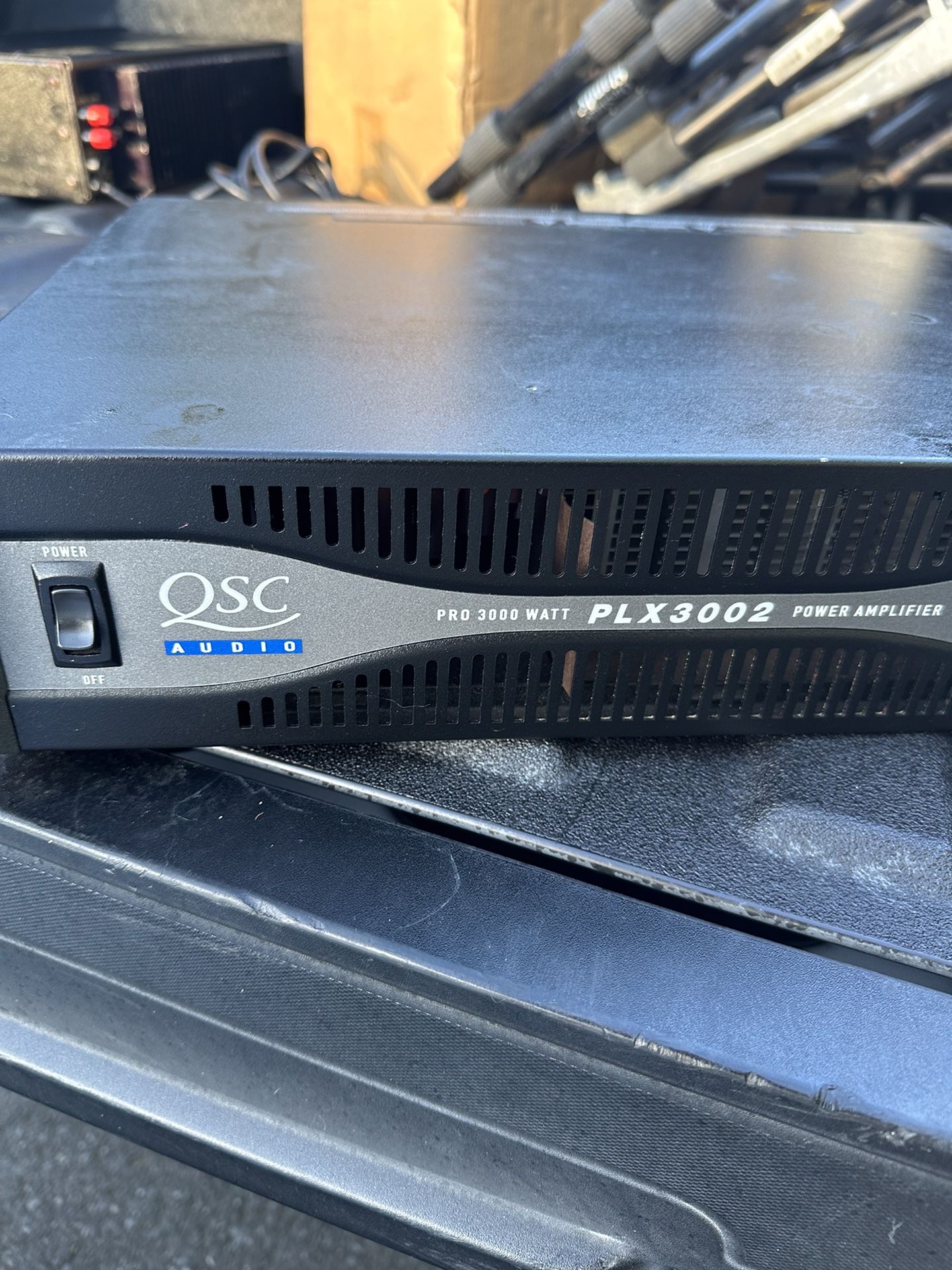 QSC PLX3002 3000watts Power Amplifier 