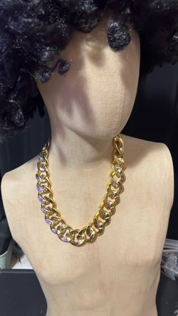 Faux gold chunky chain