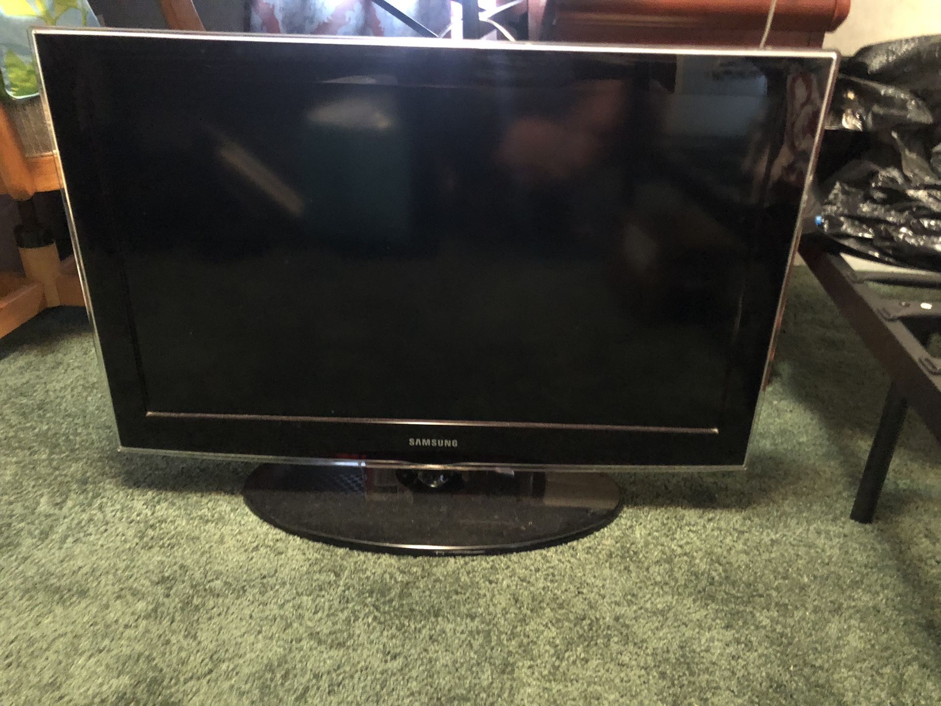 SAMSUNG COLOR TV W REMOTE