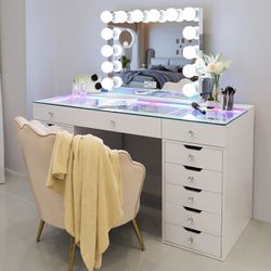 Vanity W/mirror