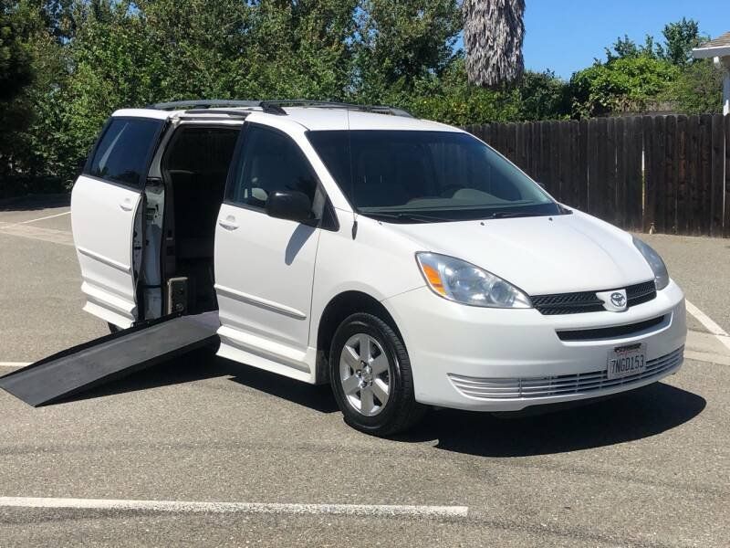 2004 Toyota Sienna