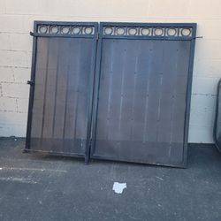 gate with side panel atacched