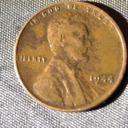 RARE 1944 WHEAT PENNY WITH No Mint Mark  And Errors