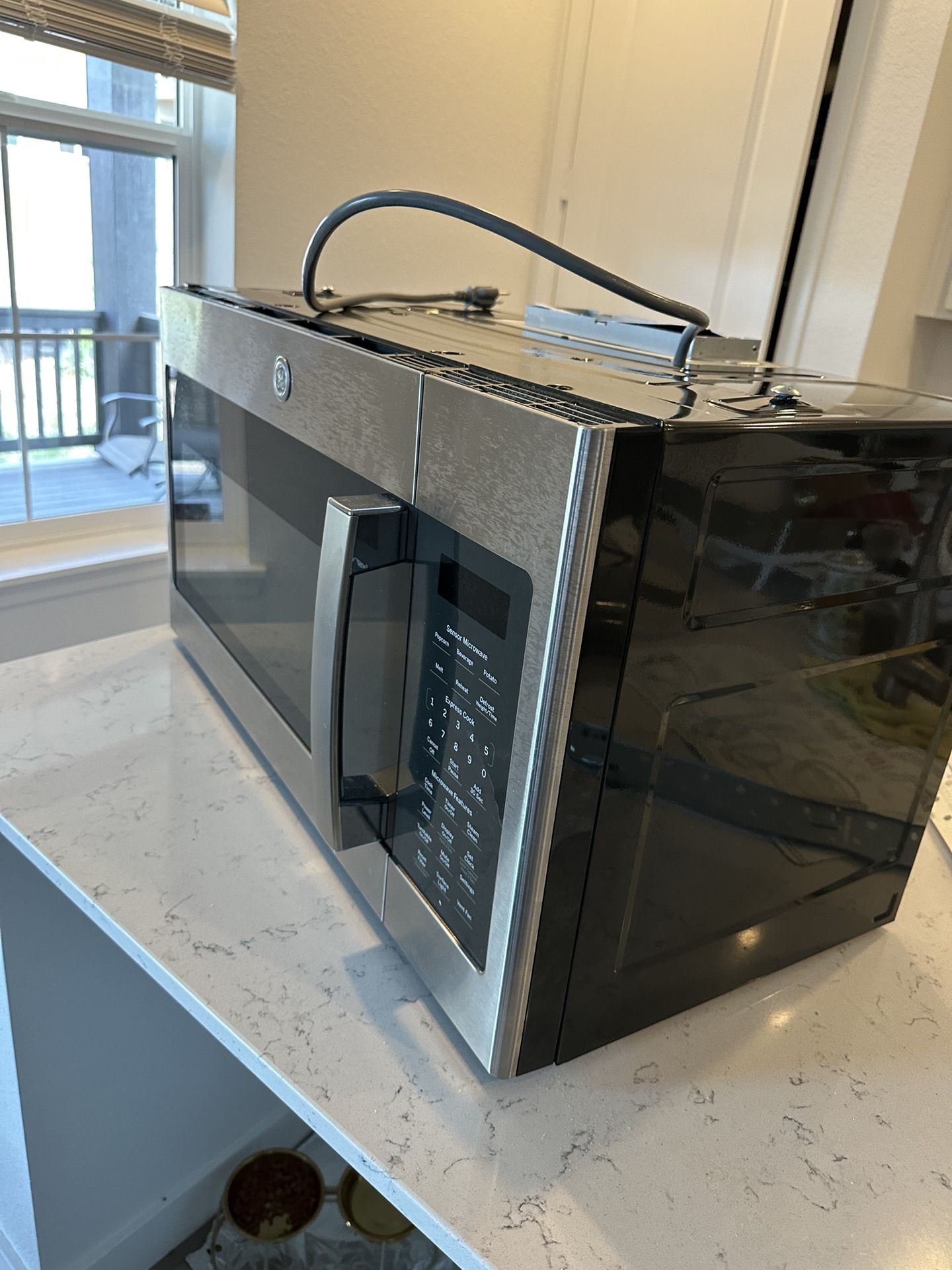 GE Microwave (Brand New)