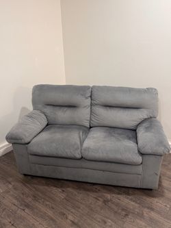 Gray Microfiber 2-Seat Loveseat Sofa excellent condition and clean