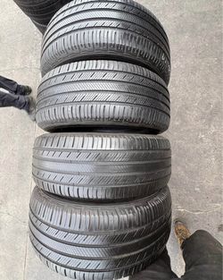 235/65/18 Michelin Set de Tires con 80% de vida las 4