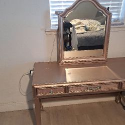 Closeout
Serena Vanity and Mirror - Rose Quartz