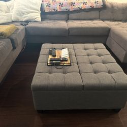 Ottoman With Múltiple Storage Options