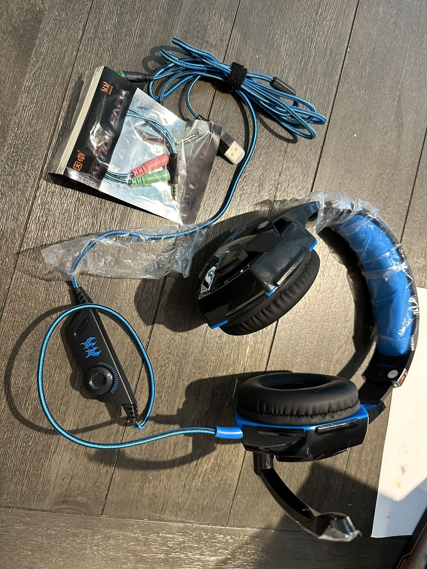 VersionTECH. G2000 Gaming Headset, Bass Surround Gaming Headphones With Noise Cancelling Mic, LED Li