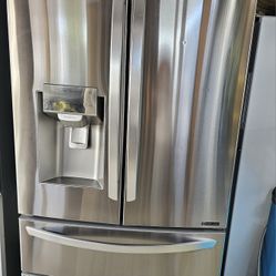 LG STAINLESS STEEL FRENCH DOOR REFRIGERATOR....4 DOORS...ICE MAKER IS NOT WORKING...EVERYTHING ELSE IS WORKING PROPERLY....$ 500