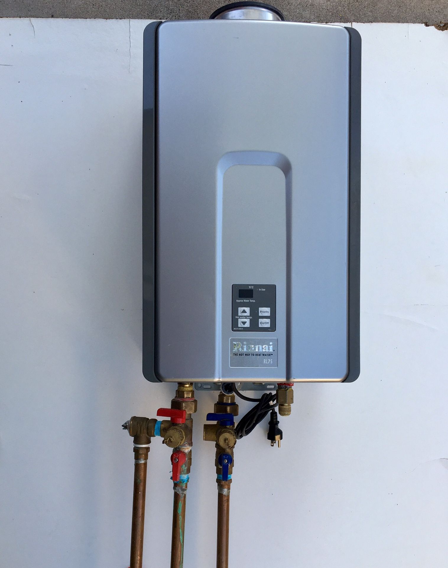 Rinnai 7.5 GPM Natural Gas indoor Tankless water heater for Sale in El