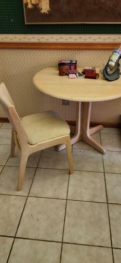 Game table / breakfast nook