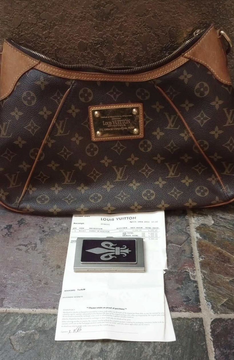 Louis Vuitton purse Authentic In Great Condition for Sale in