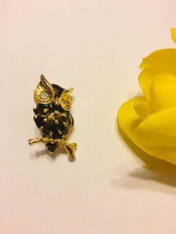 Owl gem gold brown pin brooch