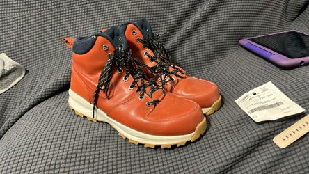 nike maroon hiking boots 9.5 US size