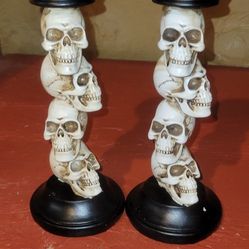 Skull Set Of Candle Holders 