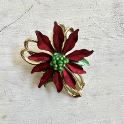 Vintage Gold Tone Pointsettia Brooch 