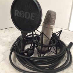 180 OBO — Studio Microphone Kit (RØDE + Accessories)