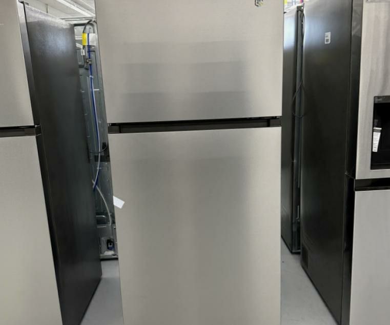BRAND NEW Top Freezer Refrigerator