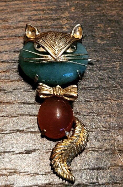 Italian Designer  Corletto 1960s 14k Gold,  Cat Brooch  Green Jade/ Red  Ruby