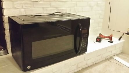 GE under cabinet vented microwave