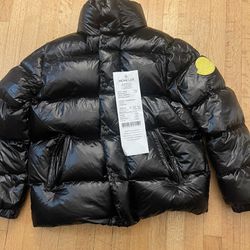 Moncler Coat NEW (Large) W/Receipt Cash Only