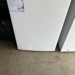 Mini Fridge 