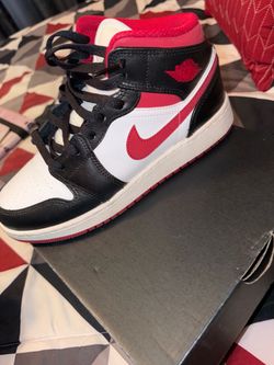 Jordan 1 Mid