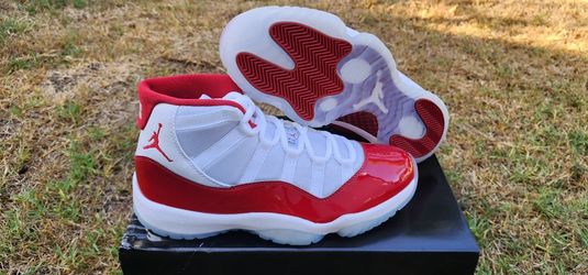 DS Air Jordan 11 XI Retro Cherry Size 9 2022 Shock Drop White Varsity Red Black