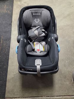Uppababy Mesa and Base