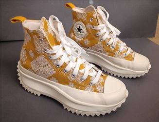 Converse Run Star Hike Platform High "Tonal Embroidery" - Size Women's 8 / Men's 6.5