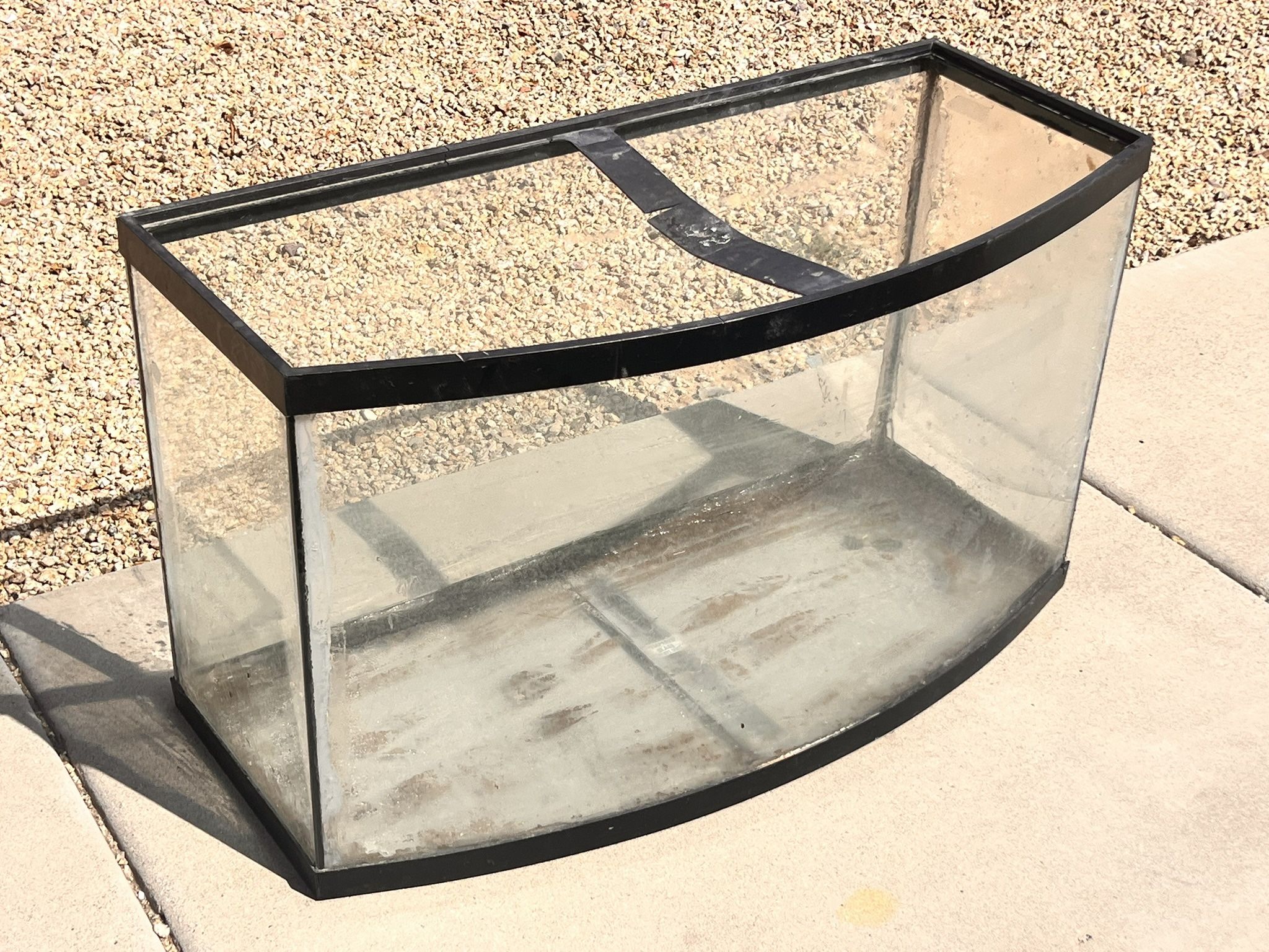 45 Gallon Curved Glass Aquarium (LxWxH: 36” x 16” x 21”)