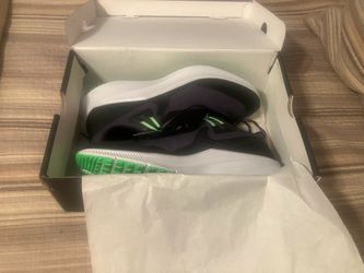 Men’s Nike Quest Shield running shoes size 11.5