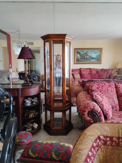 Curio Cabinet Lighted