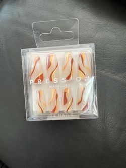 Press on nails